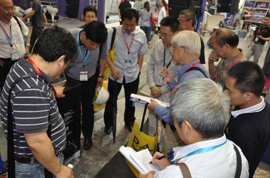 Bao Ye Heng technicians answering in details to experts’ questions.