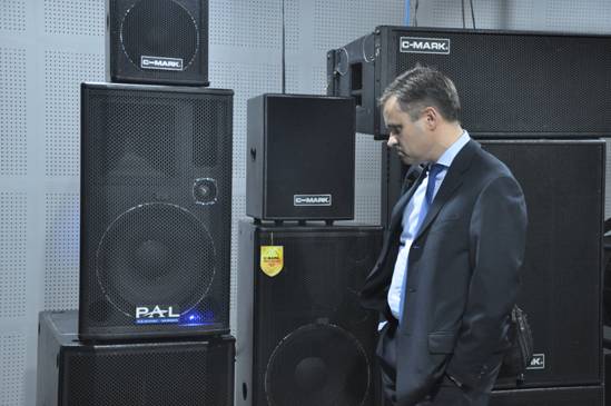 Consul General Mr. Lindholm is deeply attracted by BaoYeHeng Company’ network digital active speakers